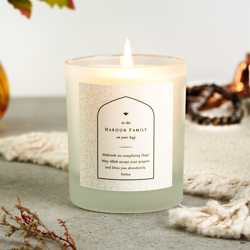 Personalised Hajj candle with an outlined arch over a gold lattice above the family name