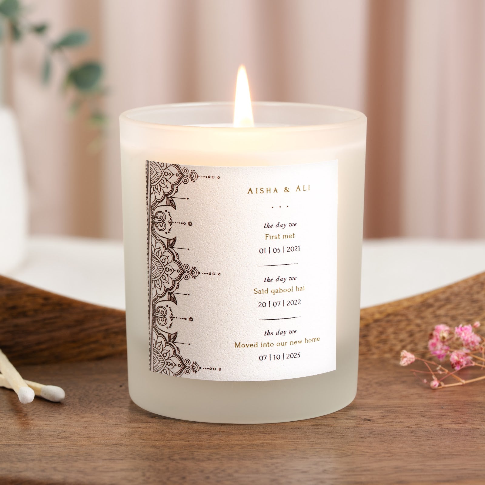 Ornate lace pattern down the left edge of a personalised Islamic anniversary candle label