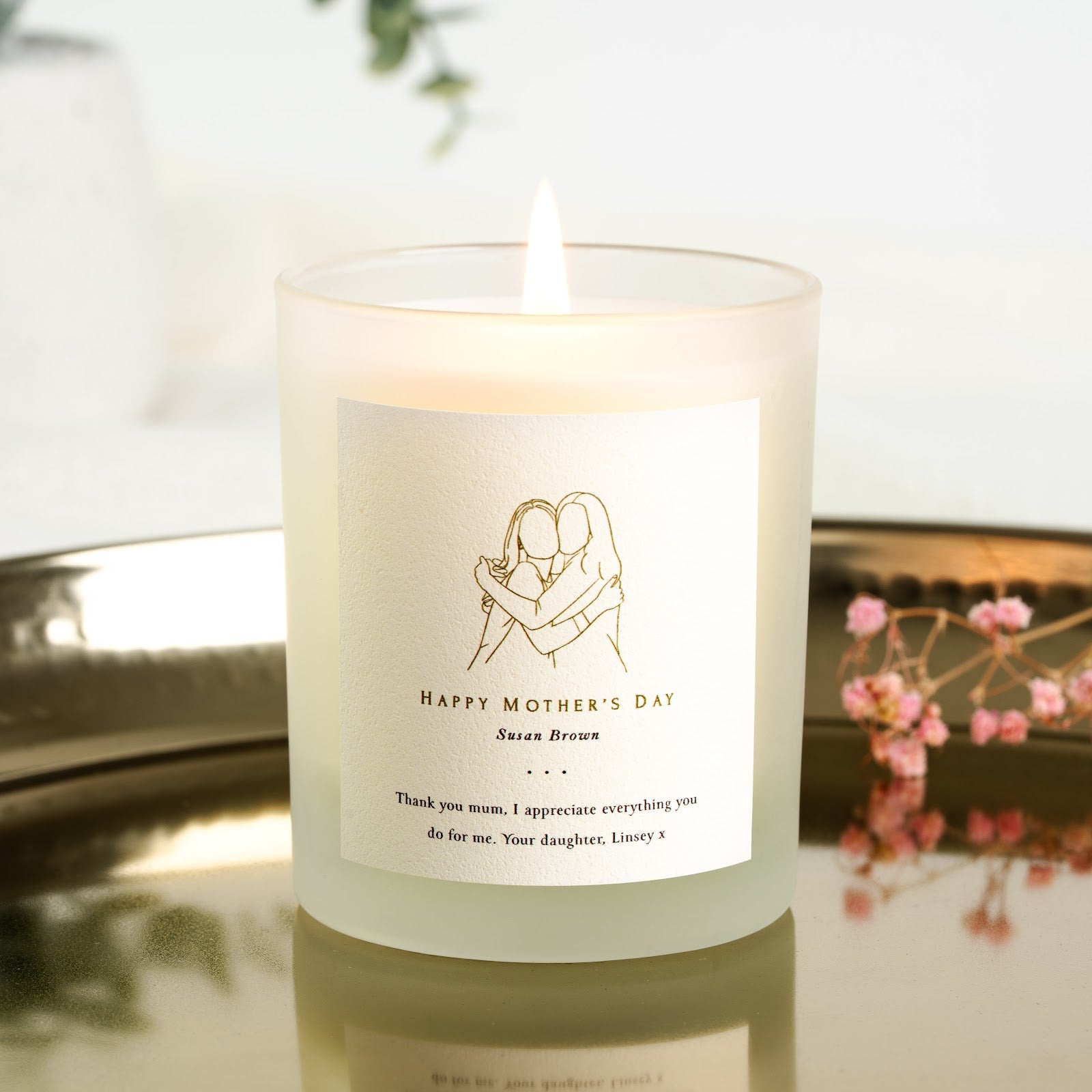 Personalised Mother's Day candle with two figures embracing in one continuous gold line