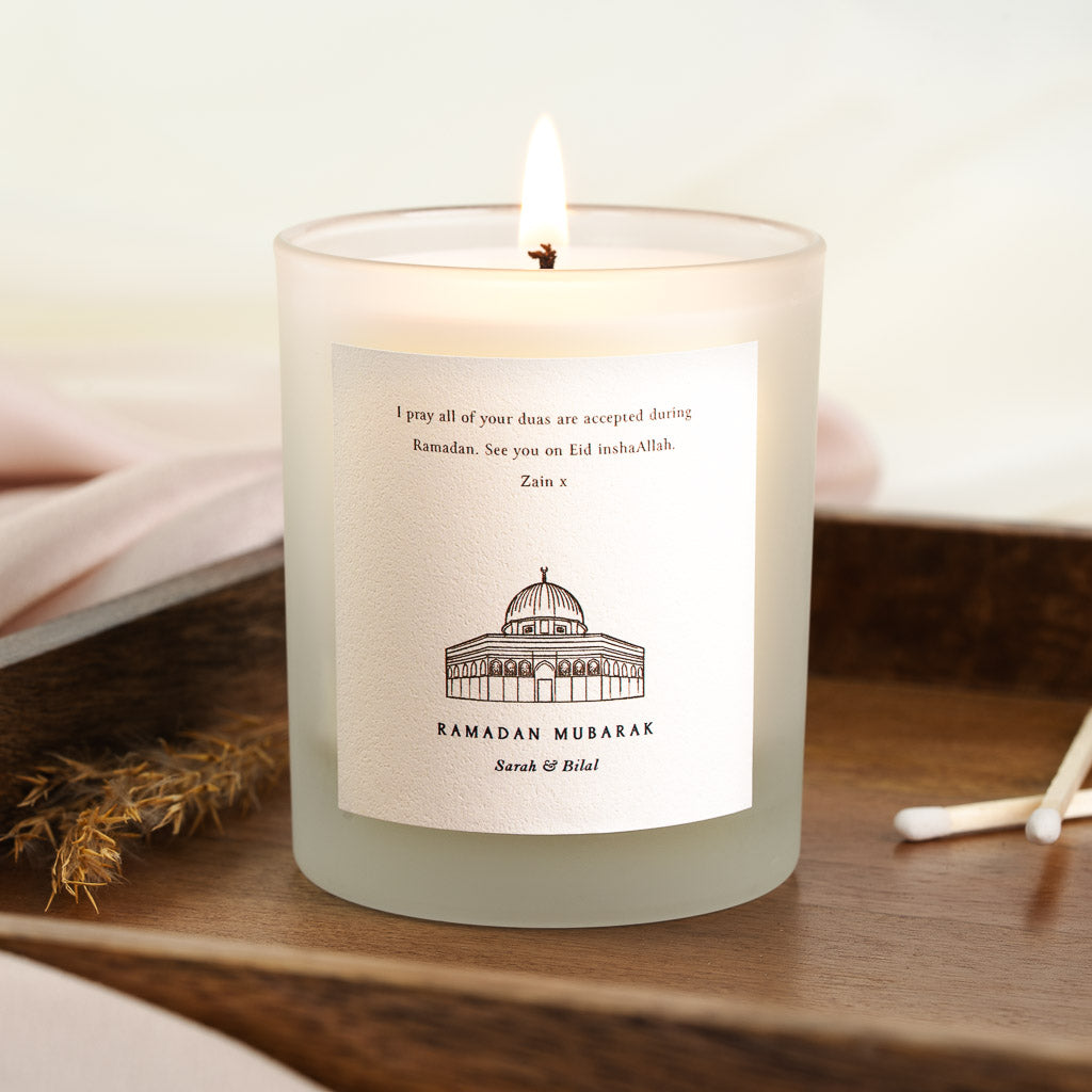 Personalised Ramadan candle with a line-drawn domed building with arched windows